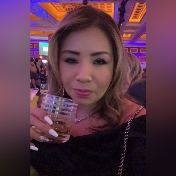 Meet your Posher, Daniela - Picture 2 of 2